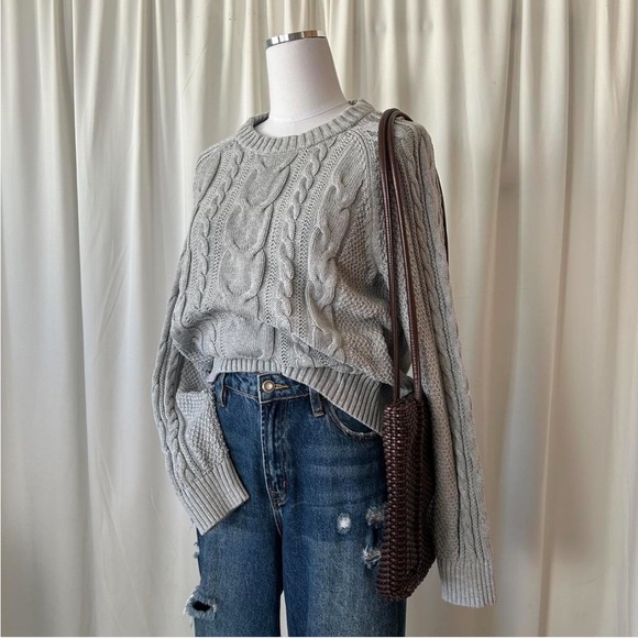 GAP Sweaters - Grey Cable knit GAP Sweater size Petite Medium.